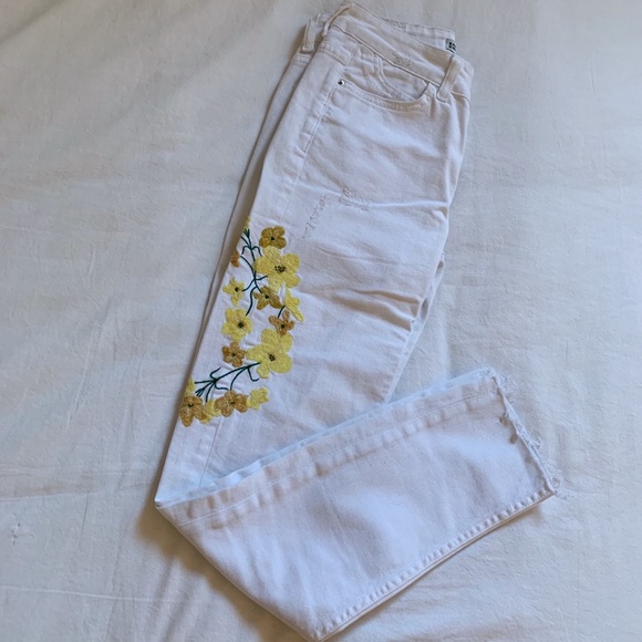 Zara white embroidered skinny jeans. - Picture 3 of 4